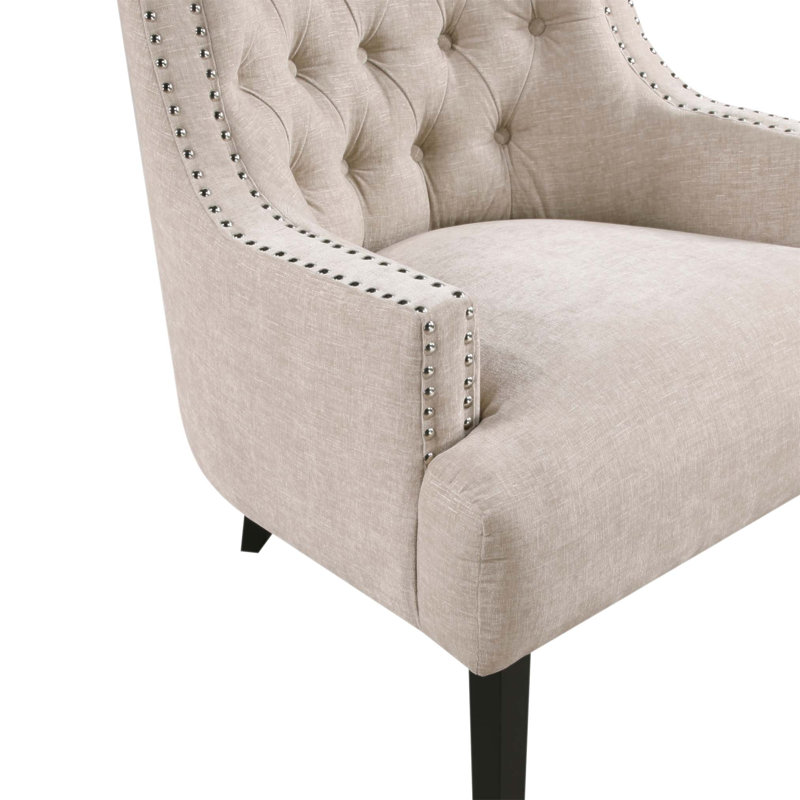 Chaise d'appoint moderne et moderne avec revêtement en chenille, conception capitonnée et structure en bois massif pour un décor de salon élégant.