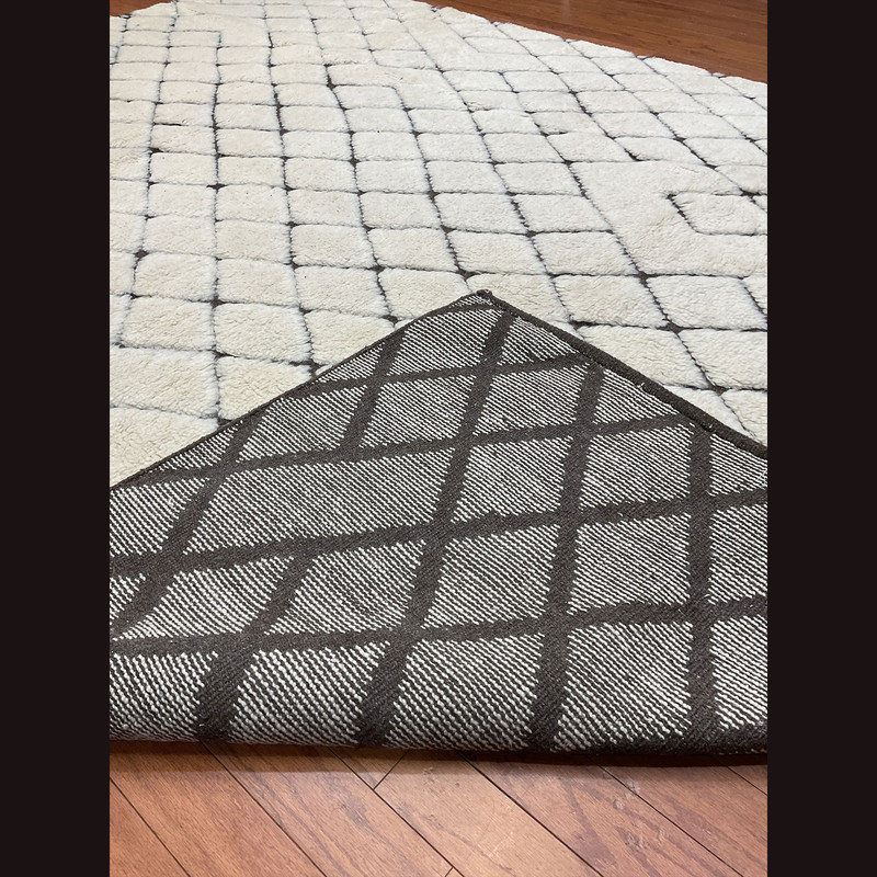Tapis unique ivoire 7 pi 9 po x 10 pi One-of-a-Kind
