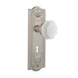 Meadows Plate with Decorative Keyhole and Waldorf White Milk Knob