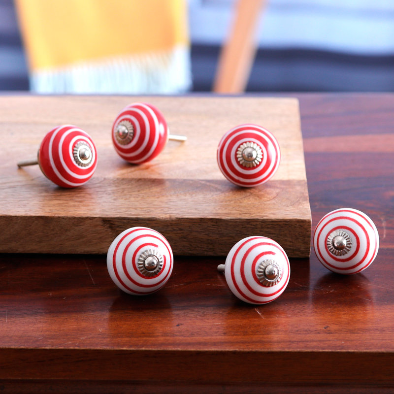 Ensemble de 6 boutons décoratifs en céramique faits à la main rouge Novica