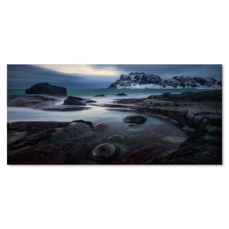 Côte rocheuse avec montagnes au coucher du soleil - Peinture sur toile, H 28 po x l 60 po, Toile tendue