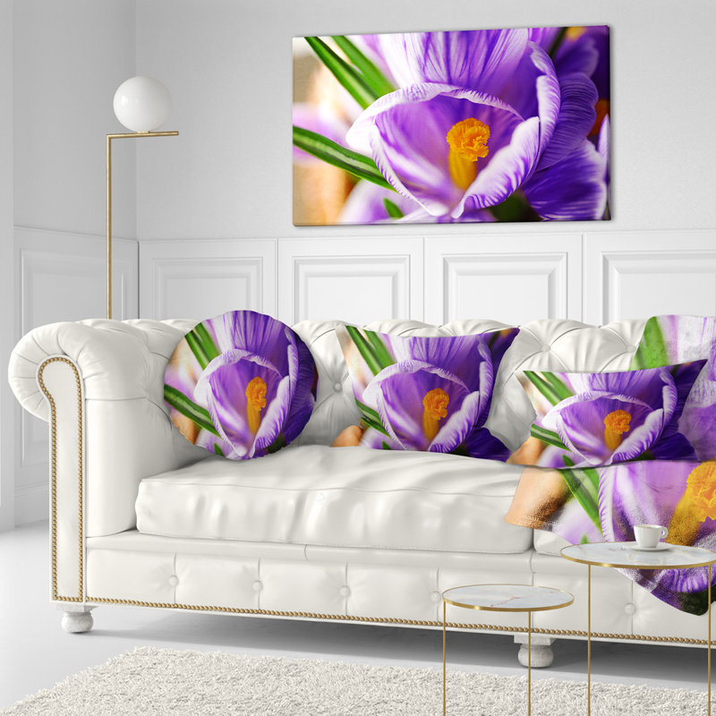 Blooming Crocus Flower - Coussin imprimé floral, 18 po x 18 po, Coussin décoratif