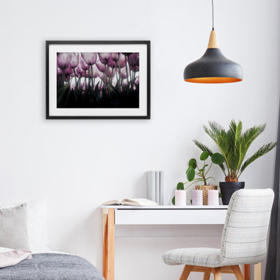 «Uplifting Purple Tulip Field», reproduction encadrée sous verre, design par Martin Podt