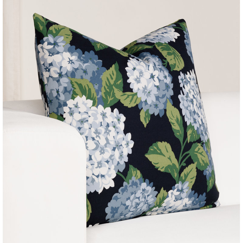 Coussin 100% coton Magnolia Home Fashions, Motif floral bleu, Polyester, H 20 po x l 20 po