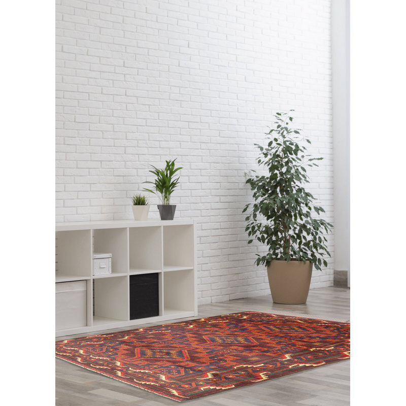 Tapis bleu marine Teimani 3 pi 10 po x 6 pi 6 po