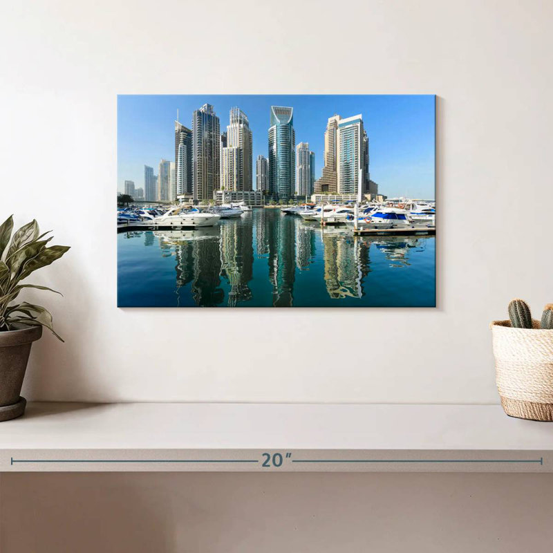 Bateaux à la marina de Dubaï, H 8 po x l 12 po