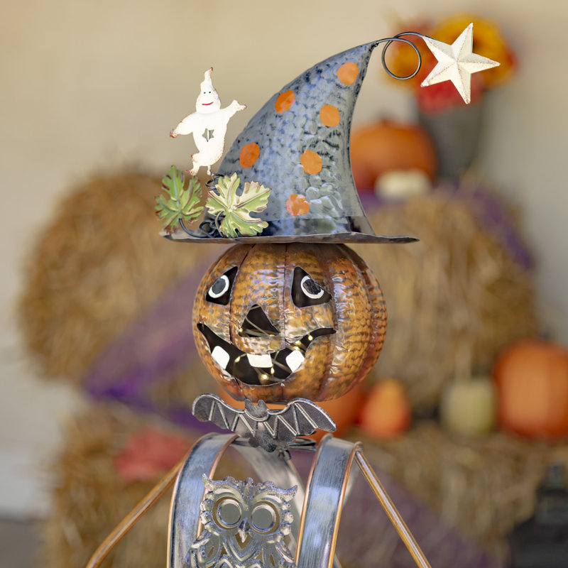 Figurine de citrouille sorcière avec hibou