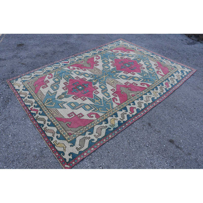 Grand tapis turc antique organique avec des éléments bleus, idéal pour les espaces extérieurs et les chambres à coucher