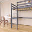 Lit mezzanine simple à structure en bois avec barrière de sécurité et bureau intégré-906487438