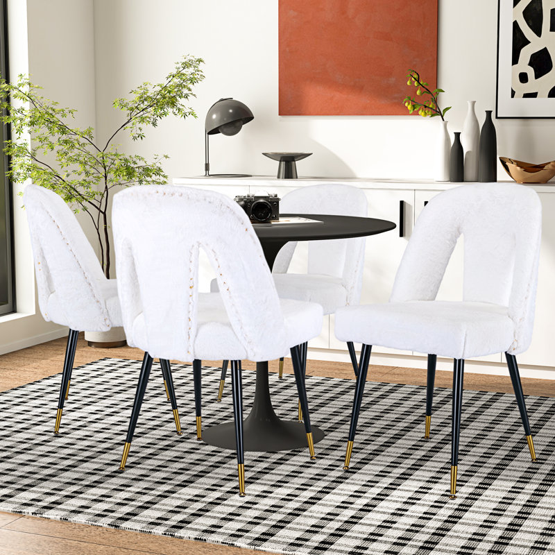 Chaise d'appoint rembourrée Kensley, Fausse fourrure de lapin ivoire