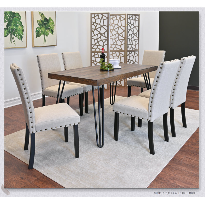 Ensemble de salle à manger 5 pièces Amisos, table à pieds en épingle à cheveux avec 4 chaises confortables pour des espaces compacts et une élégance moderne