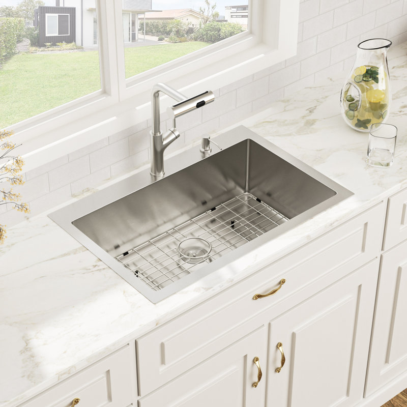 Évier de cuisine à simple cuve en acier inoxydable de calibre 16 L 33 po x l 22 po x P 10 po avec robinet et accessoires