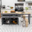 Chariot de cuisine polyvalent avec roues verrouillables, table extensible et armoires spacieuses-49812789