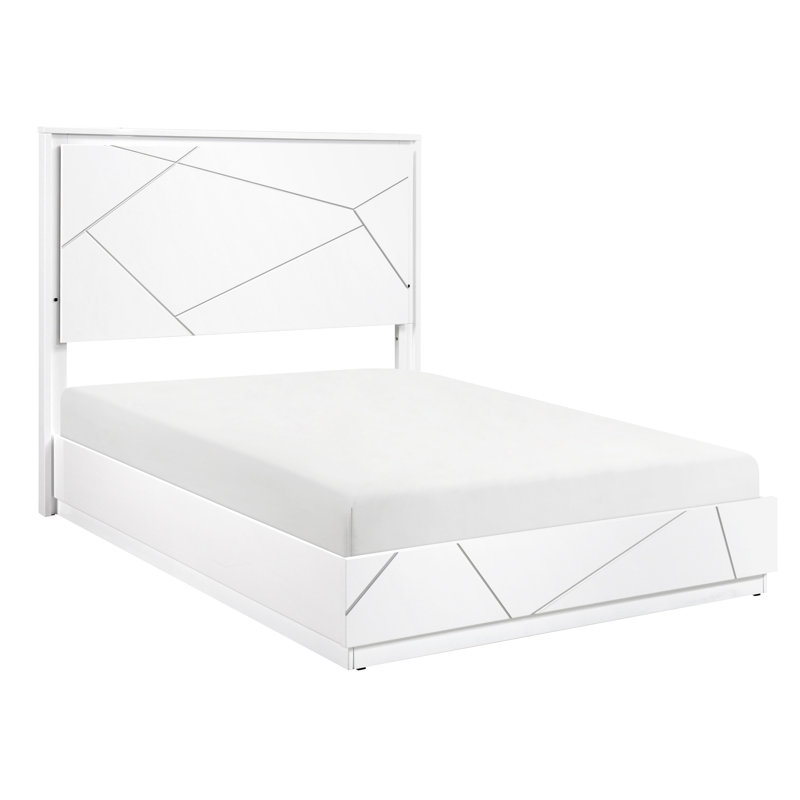 Très grand lit avec finition blanche, tête de lit à DEL et détails géométriques dans la chambre à coucher, mobilier contemporain