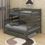 Lit simple superposé au dessus d'un lit double avec gigogne-339196105
