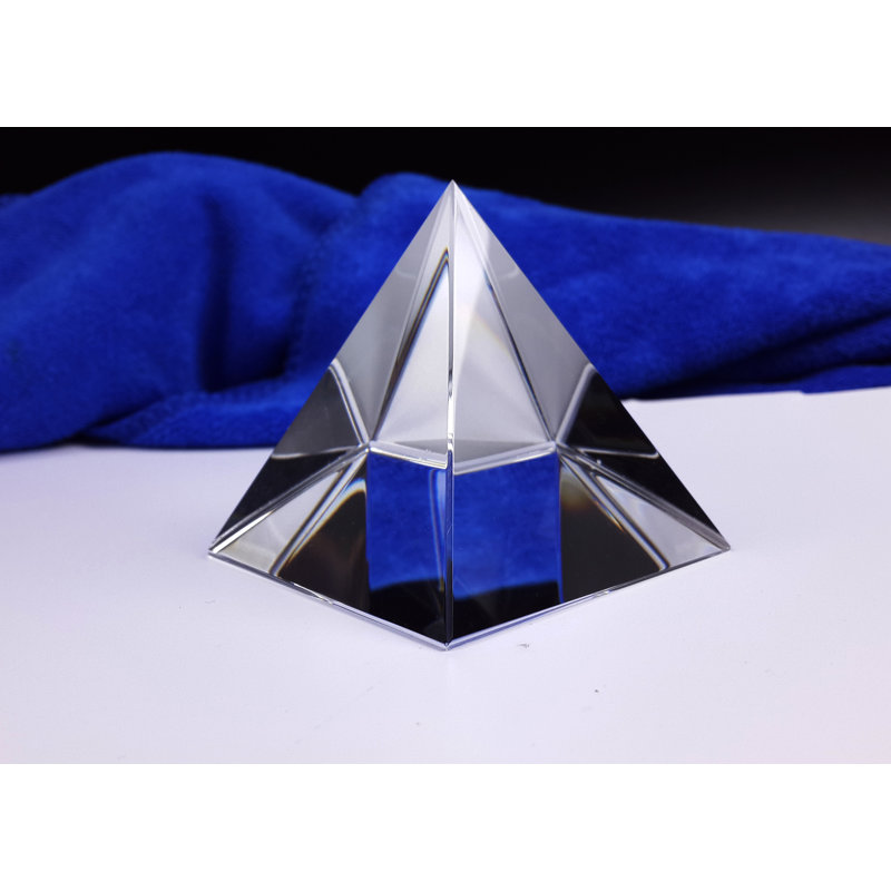 Pyramide de cristal