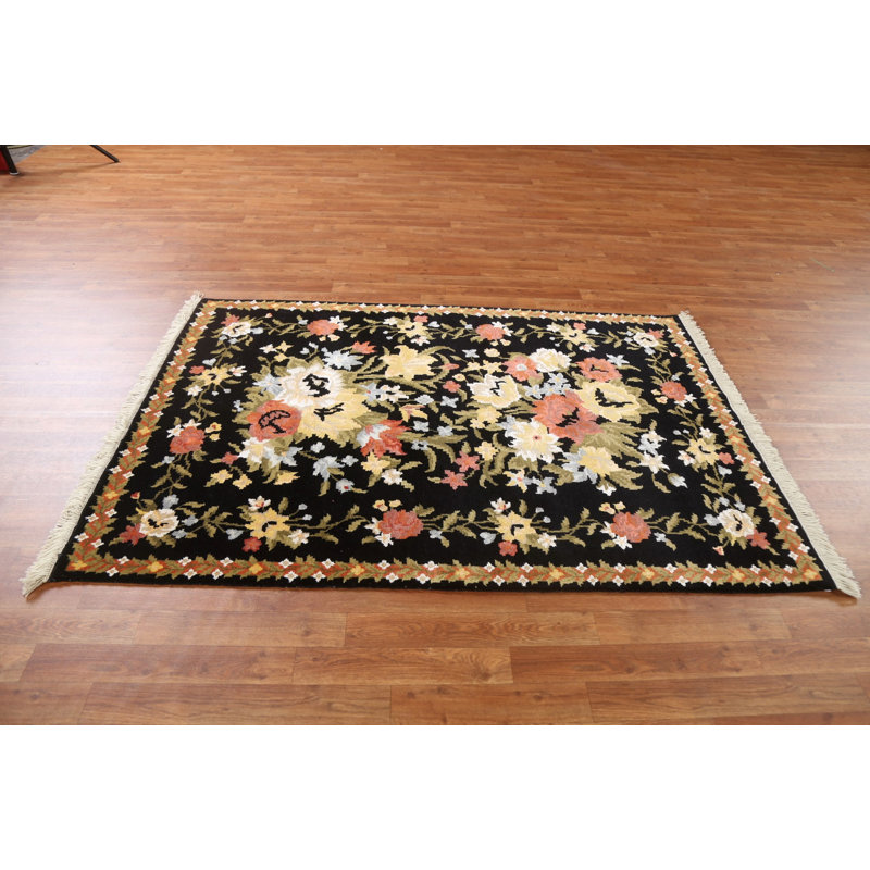 Tapis unique jaune, noir et orange de 4 pi 3 po x 6 pi 1 po