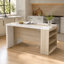Îlot de cuisine de 155 cm de large avec dessus en faux marbre, tablettes latérales ouvertes, bande lumineuse DEL et prise électrique.