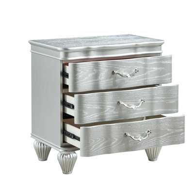 Table de chevet argentée avec 3 tiroirs pour la chambre à coucher - Rangement élégant 3 po
