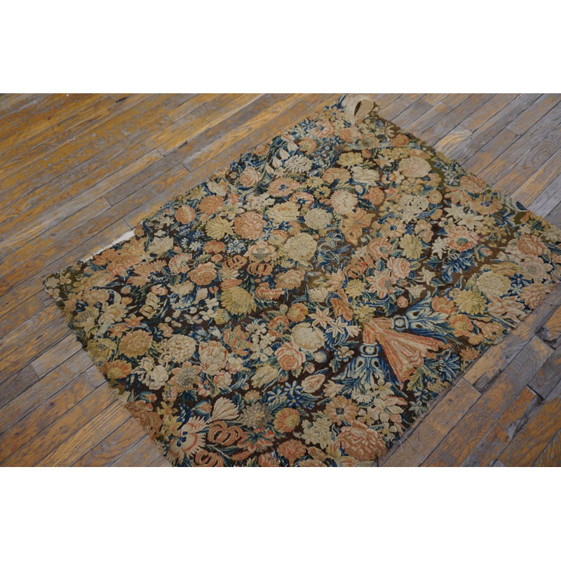 Tapis antique antique du début du 18e siècle à motif floral anglais