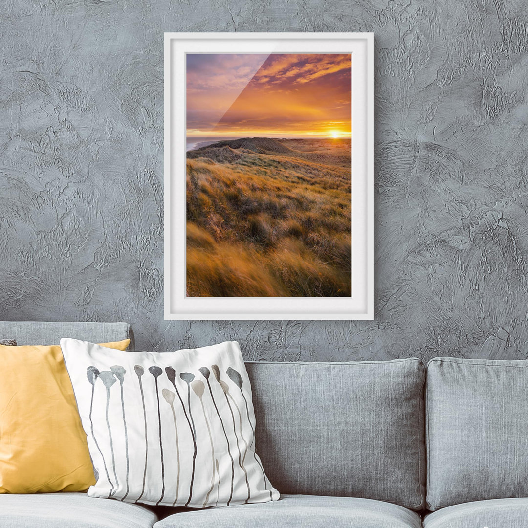 Gerahmtes Papierbild - Fotografie „Sunrise at the Beach in Sylt”