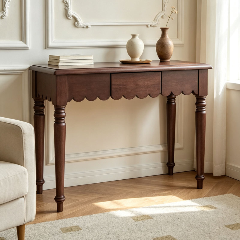 Petit bureau de style français