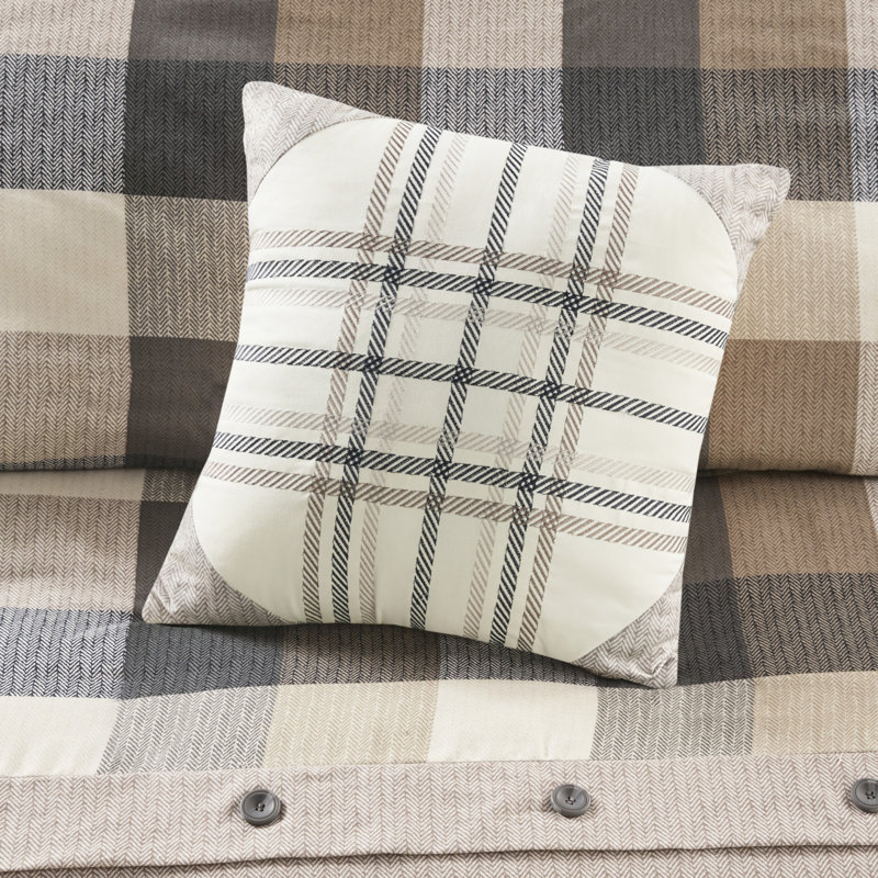 639891570-E60E Bedding