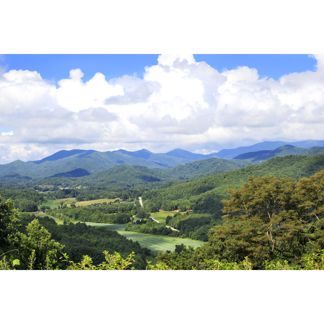 Smokey Mountains Valley von NanJMoore - Kunstdrucke auf Leinwand ohne Rahmen