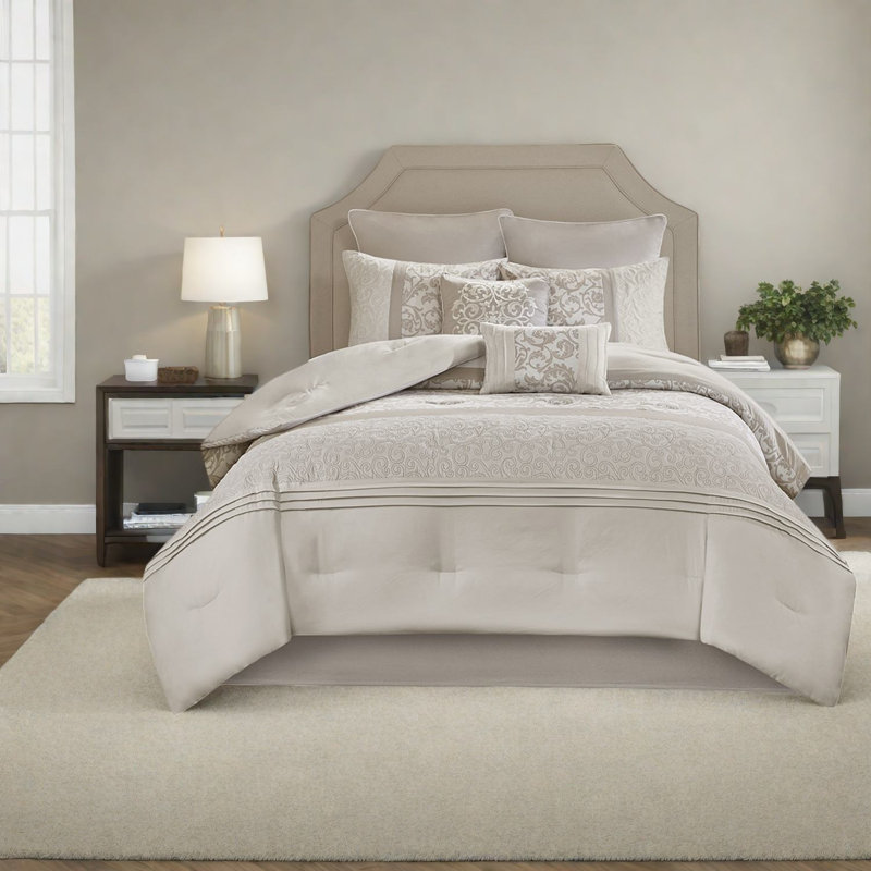 Ensemble de literie pour très grand lit élégant, 8 pièces brodées en polyester style maison