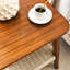 Table d'appoint Mid-Century avec grand espace de rangement. Tablette tissée de 23 po pour le salon. Couleur noyer, pieds en bois massif, table de bureau à la main fabriquée à la main. Rangement. Finition, panier. Assemblage simple