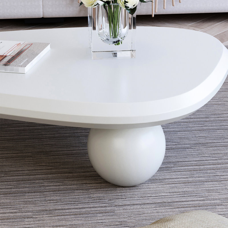 Table d'appoint crème avec 3 pieds, style moderne pour la maison, salon en bois