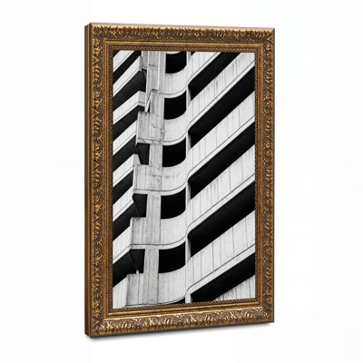 Galerie de garage en béton avec balcons incurvés - Tableau sur toile noir et blanc