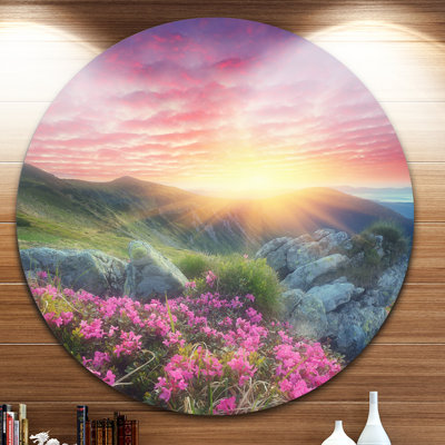 Reproduction de photo sur métal "matinée avec des fleurs dans une montagne"
