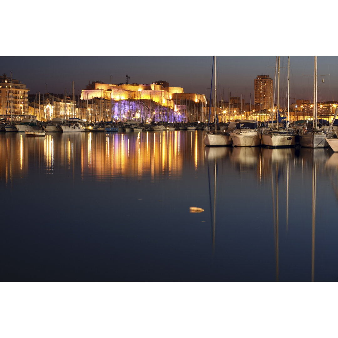 Marseille View Port von Creadesigner - Kunstdrucke auf Leinwand