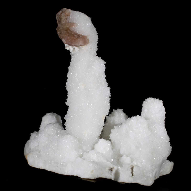 Stilbite sur un ensemble de stalactites calcédoine