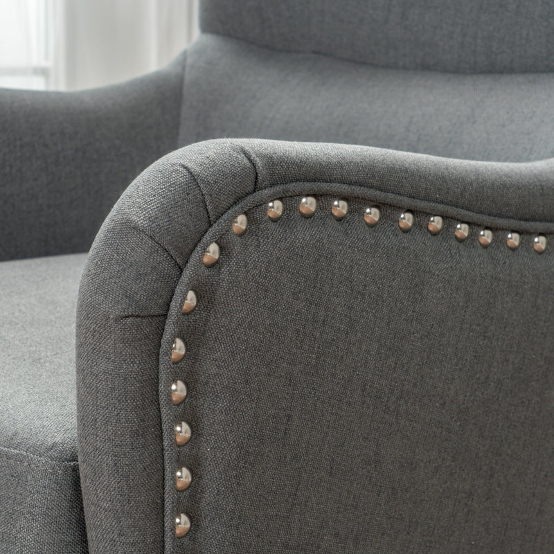 Chaise cloutée en polyester gris avec accoudoirs