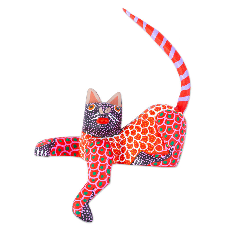 Sculpture de chat qui se prélasse