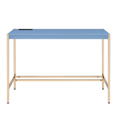 Bureau rectangulaire fixe bleu marine et or, fini lustré, plateau en bois, piètement ajouré en métal doré, profondeur de 42 pouces.