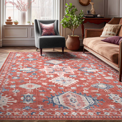 Tapis rouge à motif floral médaillon Bungalow Rose Aylena