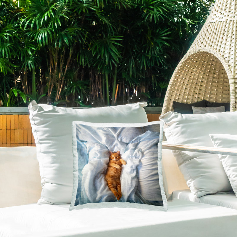 Coussin d'extérieur imprimé "Resting Cat Snuggle" par RB