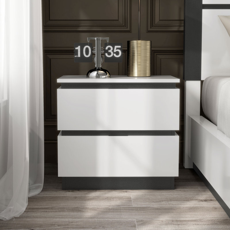 Carilla 23'' W Solid Wood Nightstand