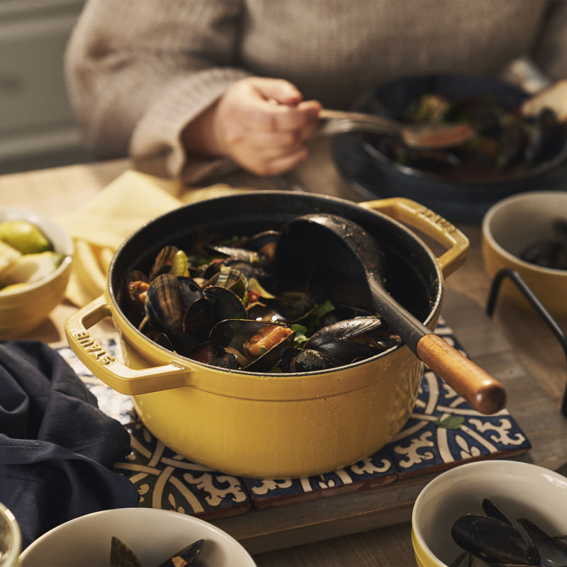 La Cocotte Cast Iron Round Cocotte, Citron, 4 quarts