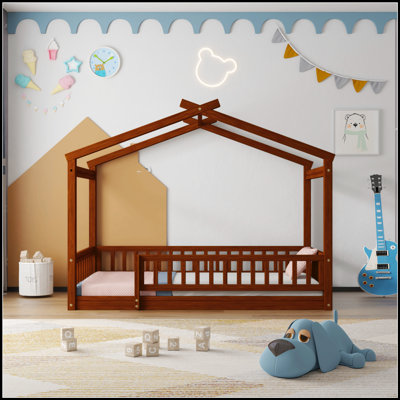 Structure de lit en bois avec clôture de sécurité, idéale pour les enfants et les adolescents, conception durable et esthétique