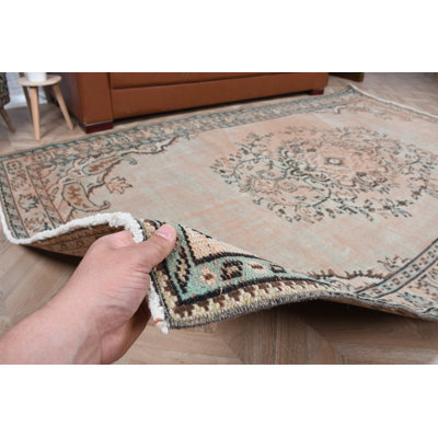 Grand tapis turc rétro idéal pour les salons avec un design antique et une esthétique brune délavée inspirée des tapis Anatolian Oushak