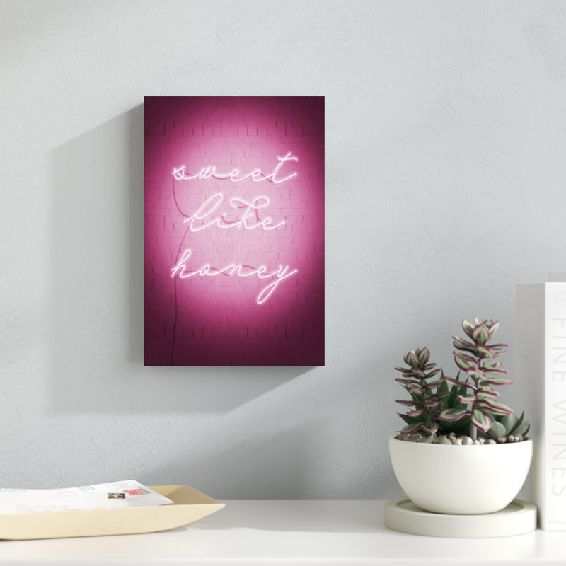 "Sweet Neon II" par Grace Popp - Art textuel sur toile tendue, H 12 po x l 8 po