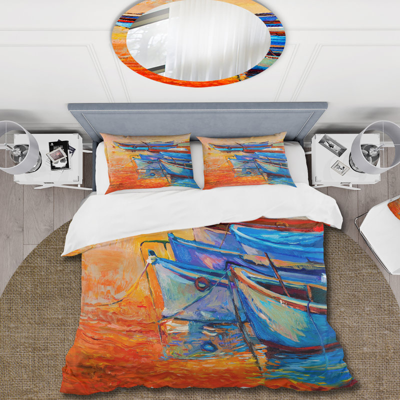 Bateaux qui se reposent sur l'eau pendant un coucher de soleil chaud - ensemble de housse de couette nautique - microfibre de polyester