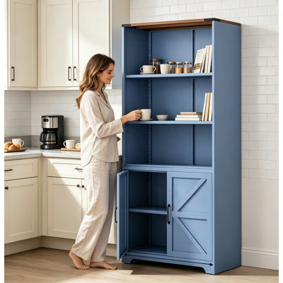 Bibliothèque haute bleue avec portes de style grange, meuble de rangement autoportant de 178 cm (70 po) avec étagères ouvertes et réglables, idéale pour le bureau, le salon et la cuisine.
