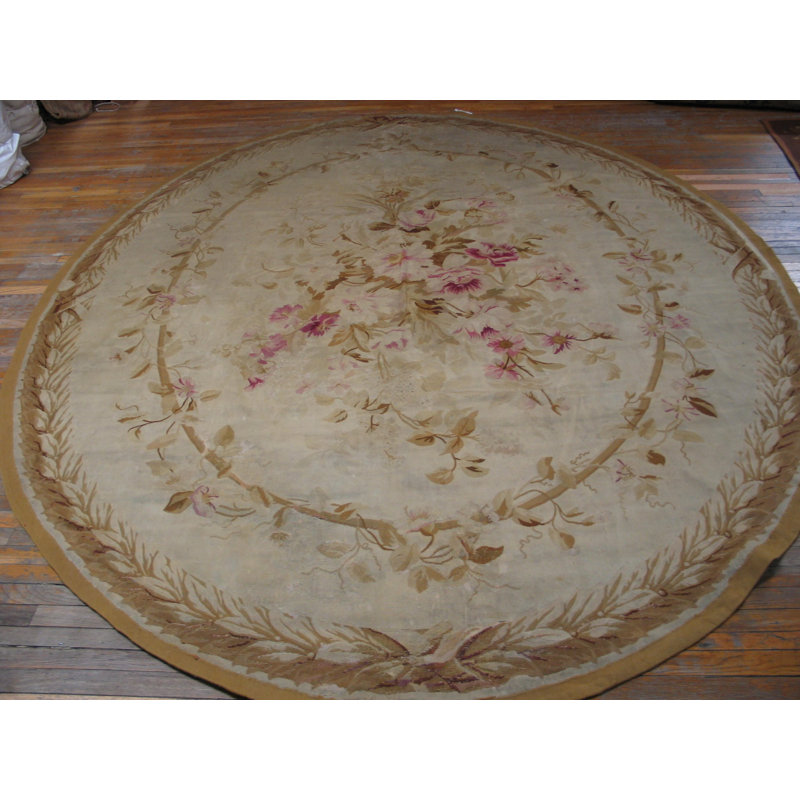 Tapis Aubusson classique de couleur ivoire classique à motif floral ivoire classique