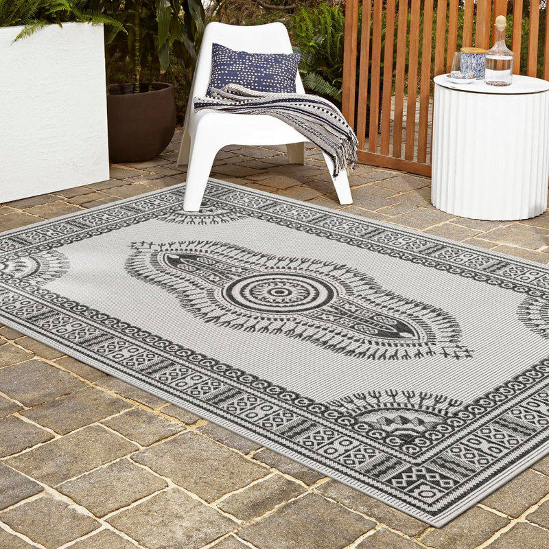 Oriental Indoor / Outdoor Rug, Rectangle 5'1" x 7'1"