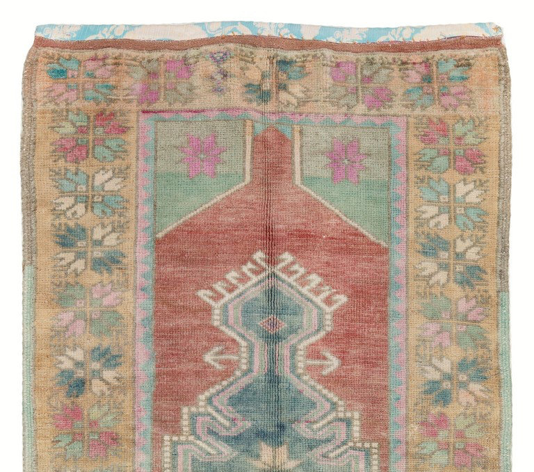 Tapis rétro rétro turc en rouge doux, vert, rose, mauve